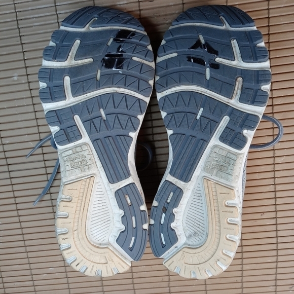 Brooks Adrenaline GTS 20 Gray Running Shoes Womens Size 11. 303pm - Picture 10 of 10